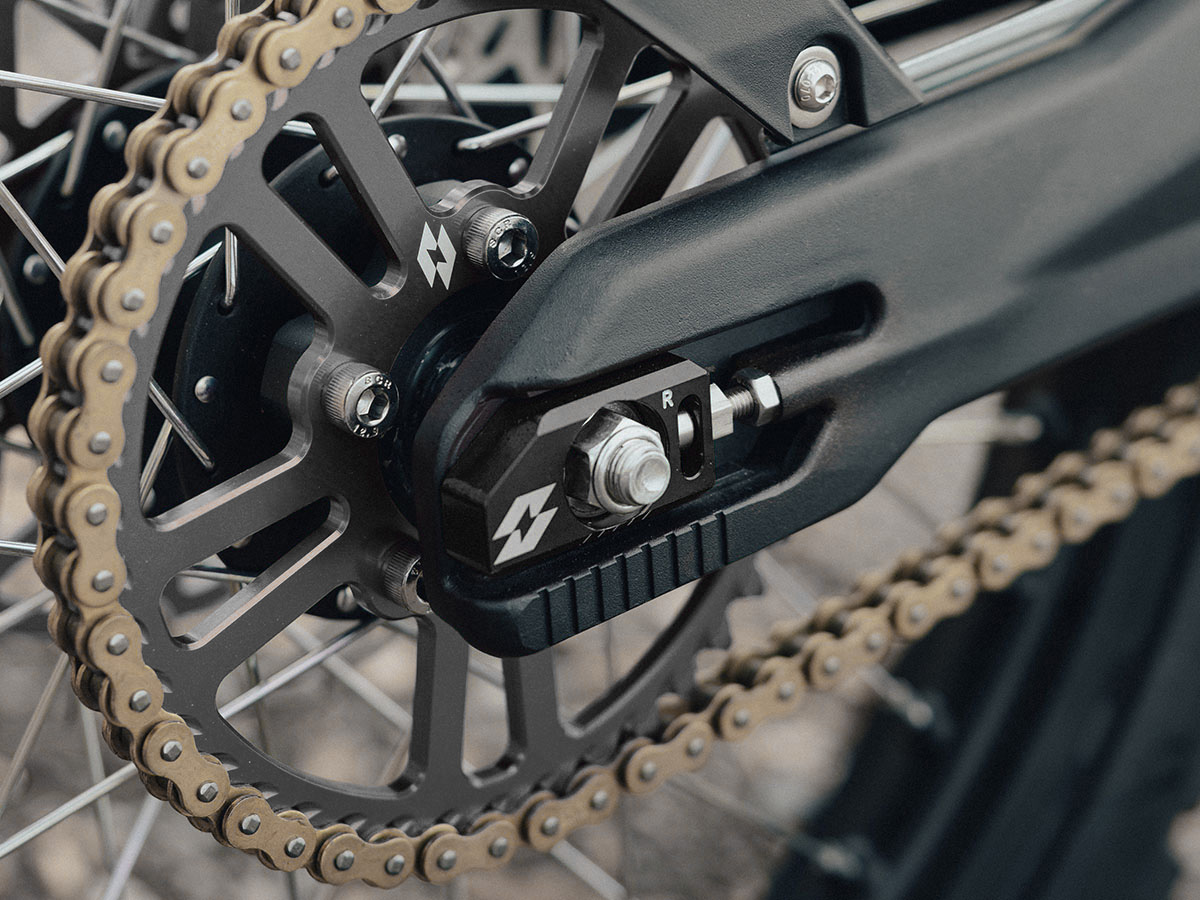 Full-E Charged Chain Adjusters Black